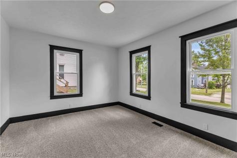137 N Vine Street Medina OH 44256