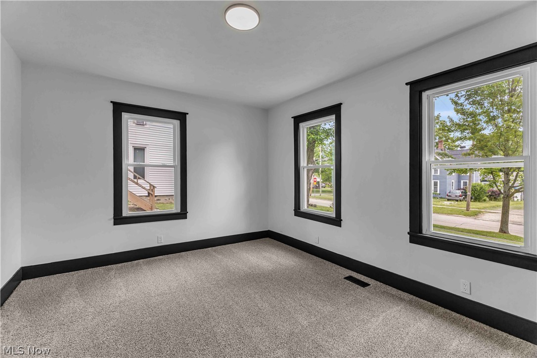 137 N Vine Street Medina OH 44256