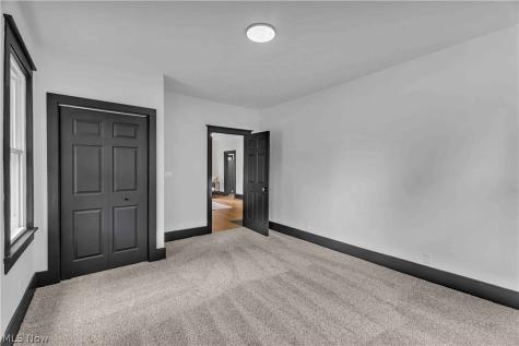 137 N Vine Street Medina OH 44256