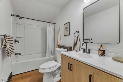 137 N Vine Street Medina OH 44256