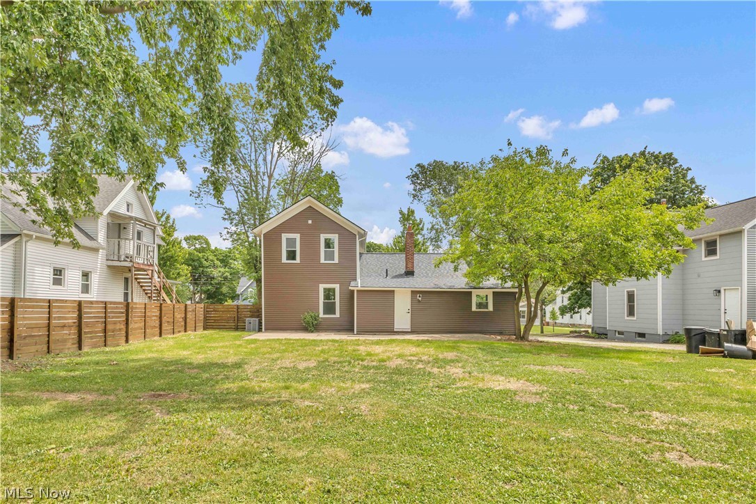 137 N Vine Street Medina OH 44256