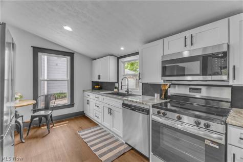 137 N Vine Street Medina OH 44256