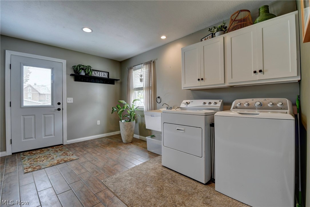 302 SW Maple Street Sugarcreek OH 44681