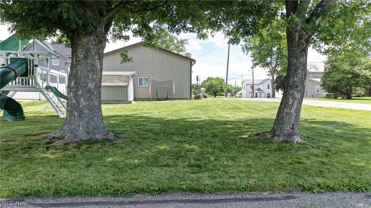 302 SW Maple Street Sugarcreek OH 44681