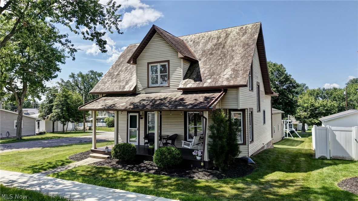302 SW Maple Street Sugarcreek OH 44681