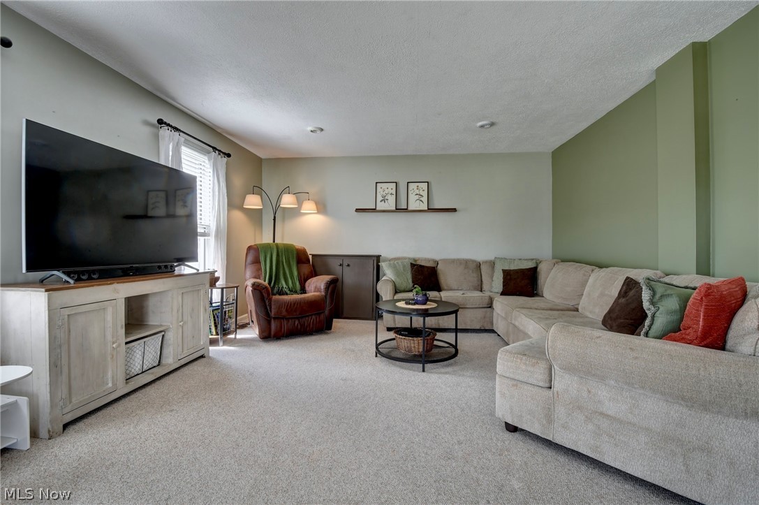302 SW Maple Street Sugarcreek OH 44681