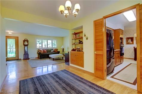 5265 Evergreen Drive North Olmsted OH 44070