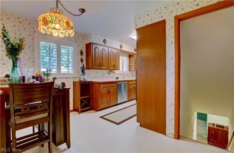 5265 Evergreen Drive North Olmsted OH 44070