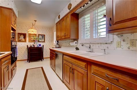 5265 Evergreen Drive North Olmsted OH 44070