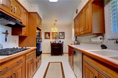 5265 Evergreen Drive North Olmsted OH 44070