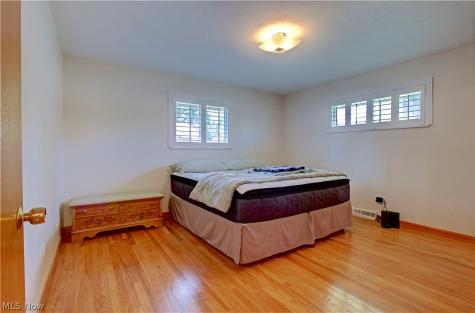 5265 Evergreen Drive North Olmsted OH 44070