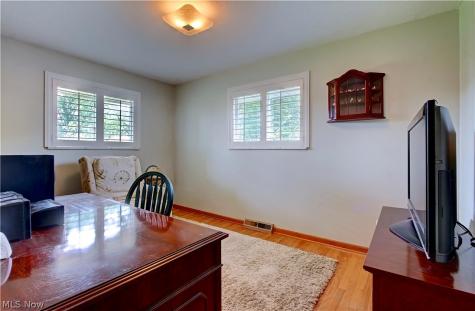 5265 Evergreen Drive North Olmsted OH 44070