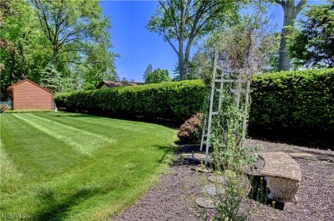 5265 Evergreen Drive North Olmsted OH 44070