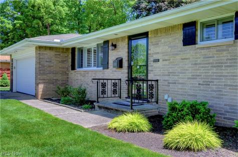 5265 Evergreen Drive North Olmsted OH 44070