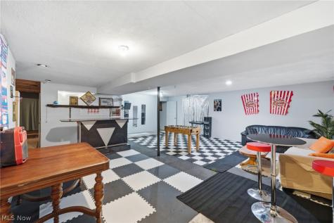 2664 Himelrigh Boulevard Barberton OH 44203