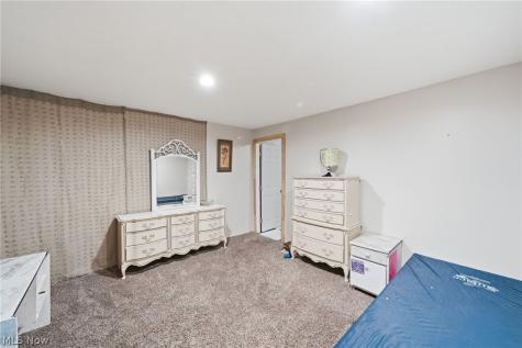 2664 Himelrigh Boulevard Barberton OH 44203