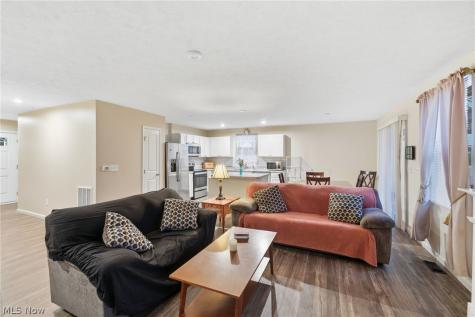 2664 Himelrigh Boulevard Barberton OH 44203
