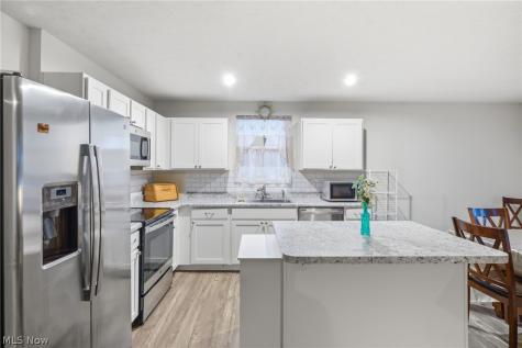 2664 Himelrigh Boulevard Barberton OH 44203