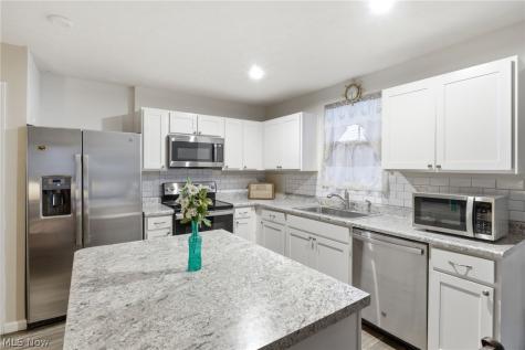 2664 Himelrigh Boulevard Barberton OH 44203