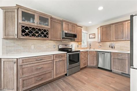6900 Atlantic Boulevard NE Louisville OH 44641