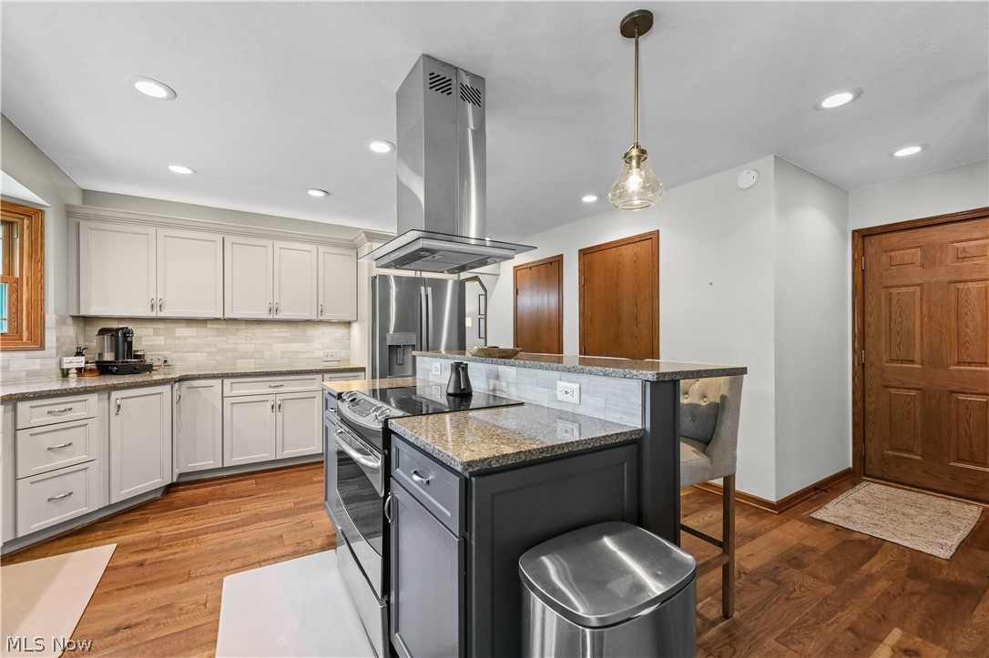 2732 Georgeanna Drive Green OH 44685