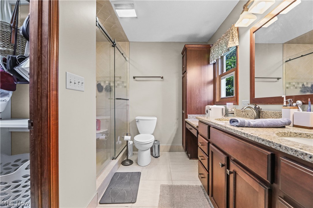 2732 Georgeanna Drive Green OH 44685