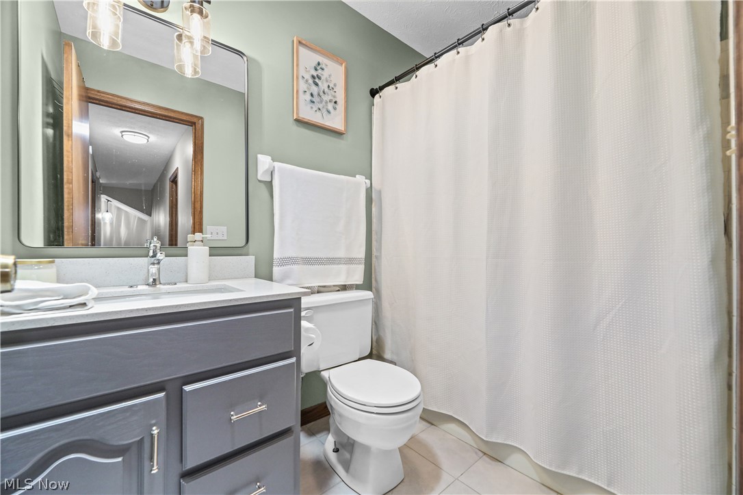 2732 Georgeanna Drive Green OH 44685