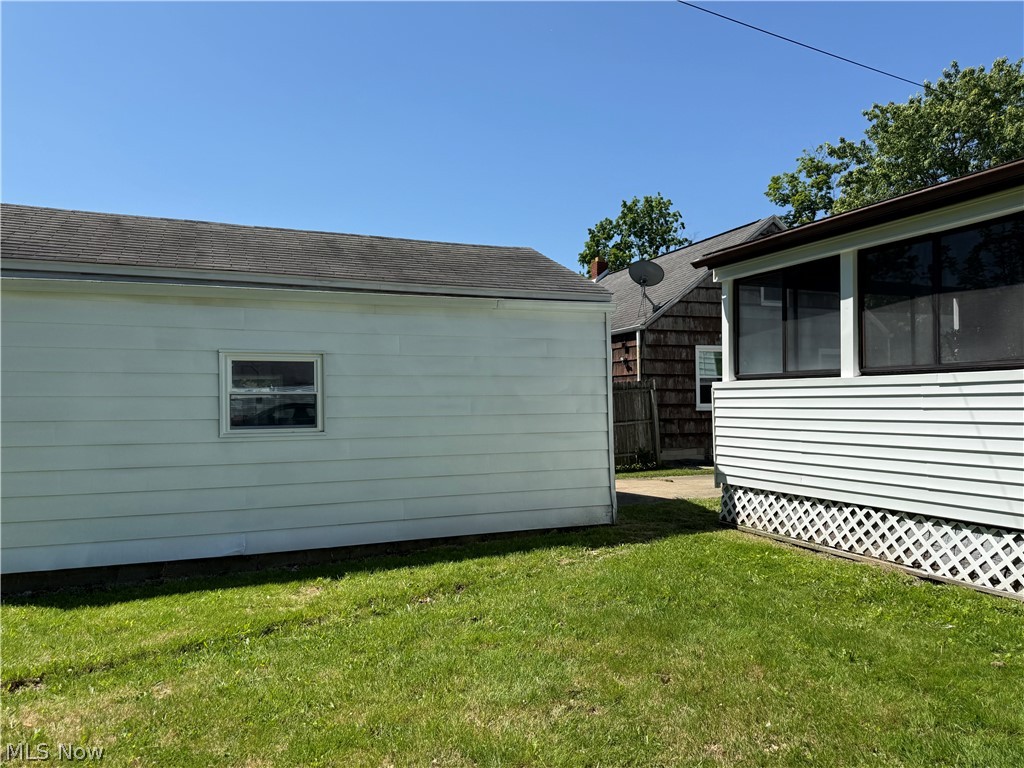 1892 Drexel Avenue NW Warren OH 44485