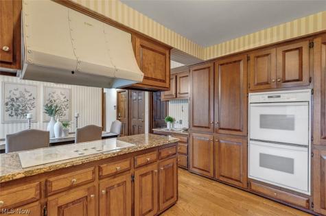 5045 Clubside Road Lyndhurst OH 44124