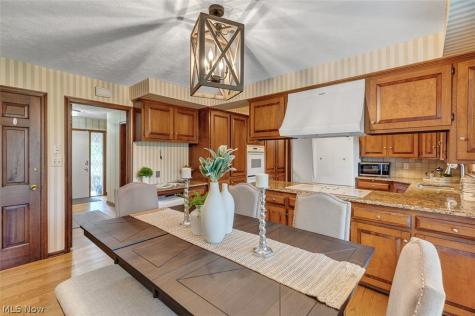 5045 Clubside Road Lyndhurst OH 44124