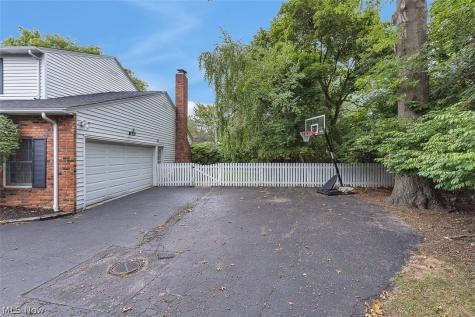 5045 Clubside Road Lyndhurst OH 44124