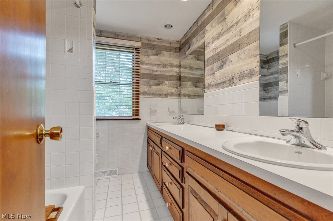 5045 Clubside Road Lyndhurst OH 44124