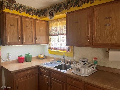152 Regent Street Youngstown OH 44507