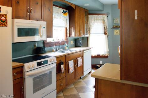 602 S Mill Street Louisville OH 44641