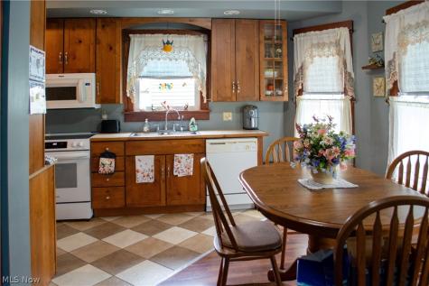 602 S Mill Street Louisville OH 44641