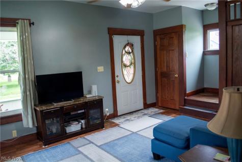 602 S Mill Street Louisville OH 44641