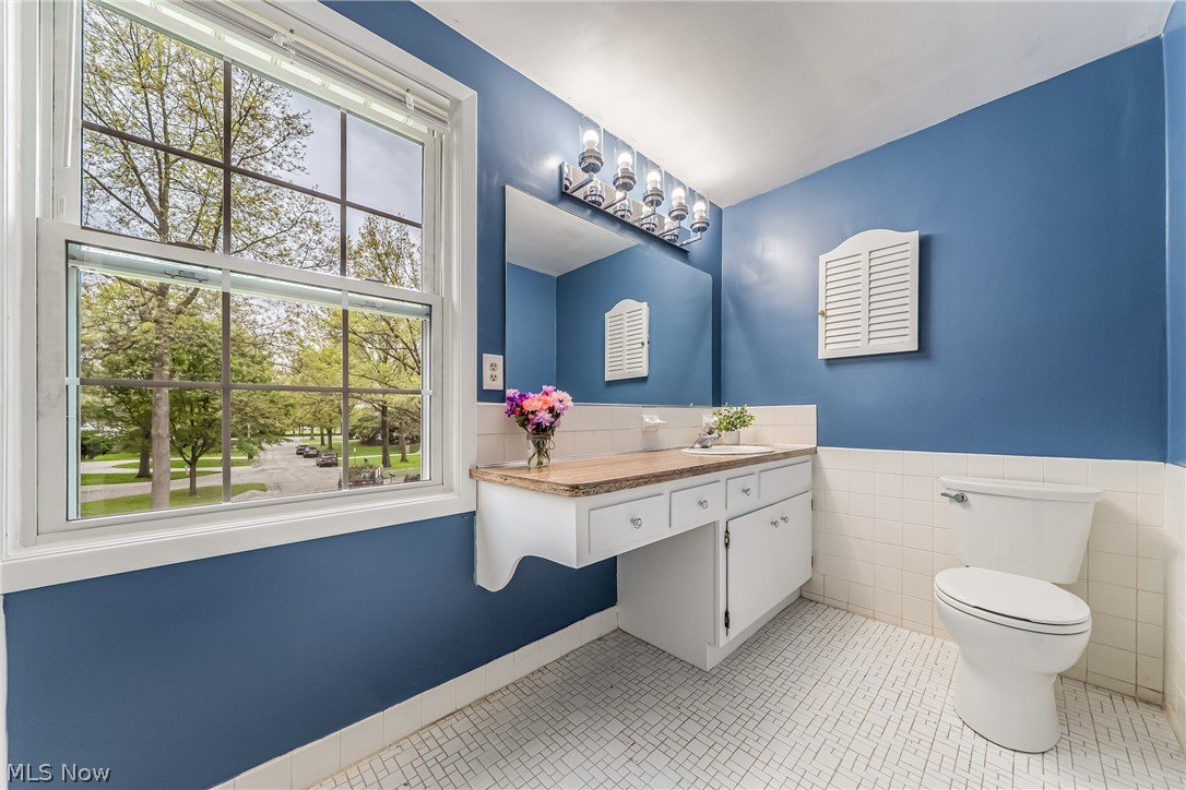 1622 Seven Oaks Drive Lyndhurst OH 44124