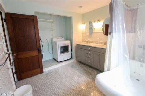 543 W Maple Street North Canton OH 44720