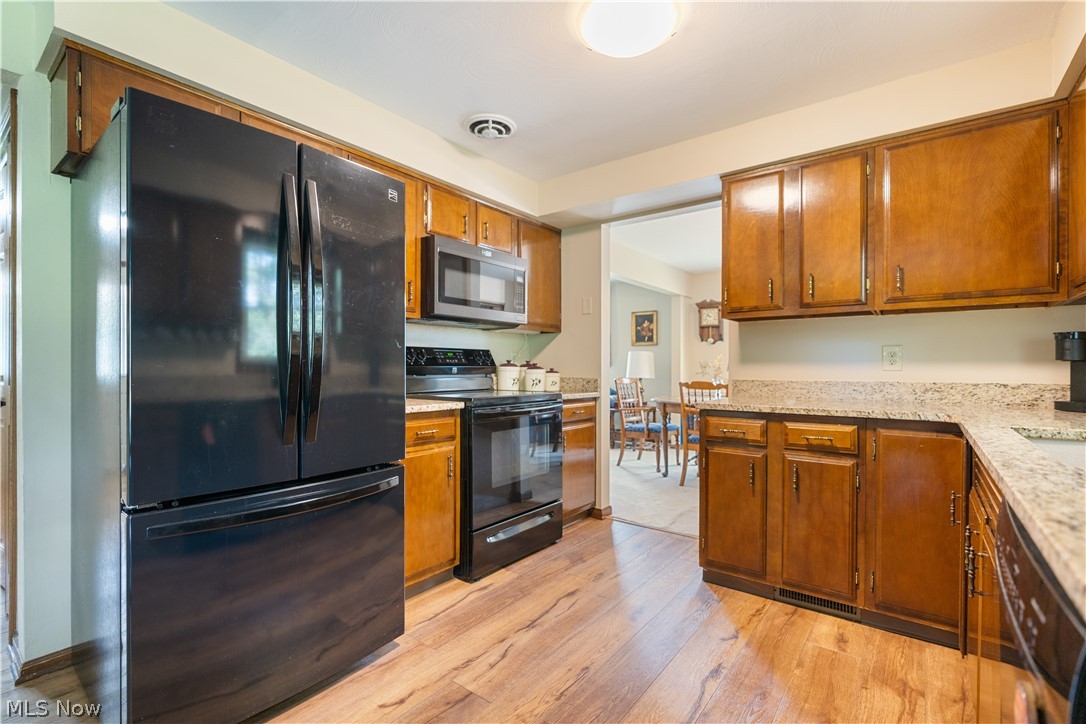 517 Winston Avenue NE North Canton OH 44720