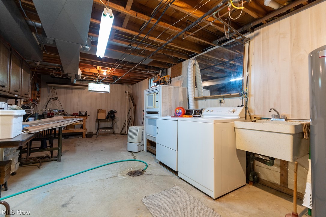 517 Winston Avenue NE North Canton OH 44720