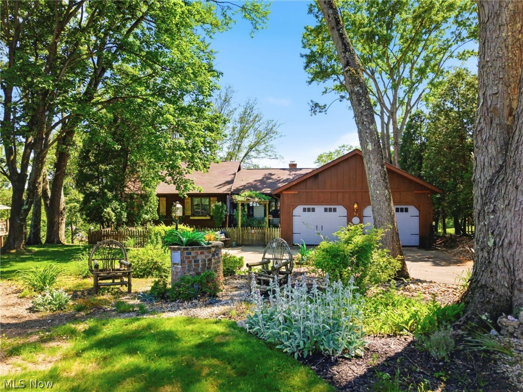 37 Apache Trail Malvern OH 44644