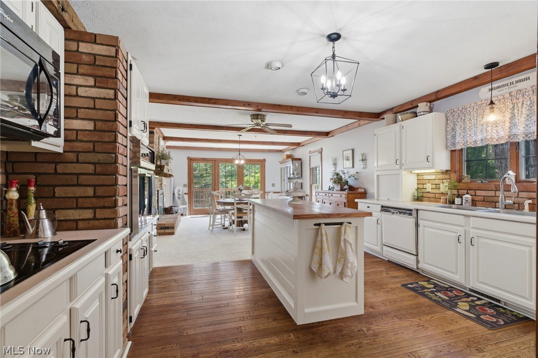 37 Apache Trail Malvern OH 44644