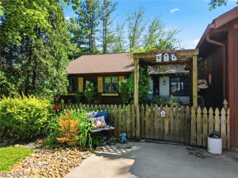 37 Apache Trail Malvern OH 44644