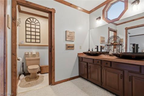 37 Apache Trail Malvern OH 44644