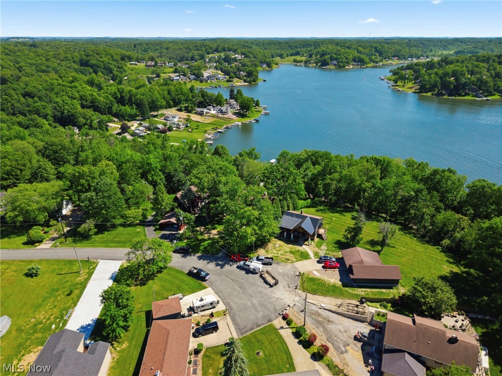 37 Apache Trail Malvern OH 44644