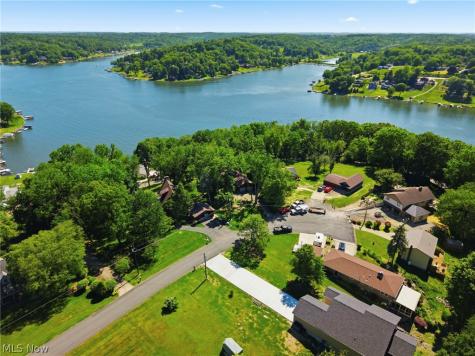37 Apache Trail Malvern OH 44644
