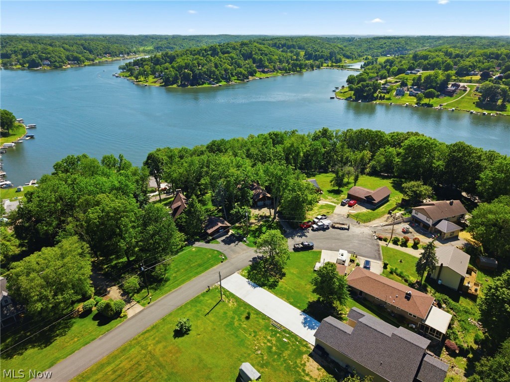 37 Apache Trail Malvern OH 44644