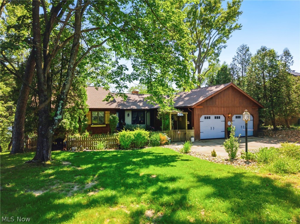 37 Apache Trail Malvern OH 44644