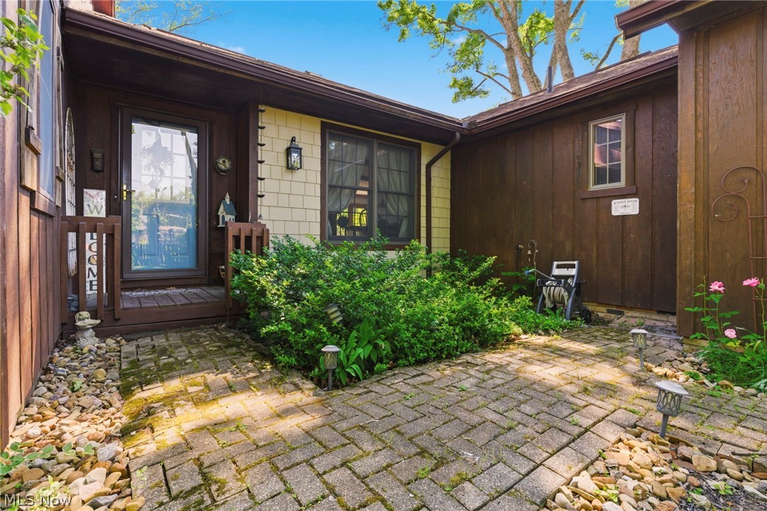 37 Apache Trail Malvern OH 44644