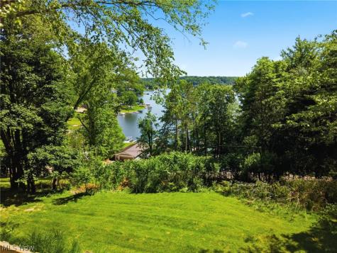 37 Apache Trail Malvern OH 44644